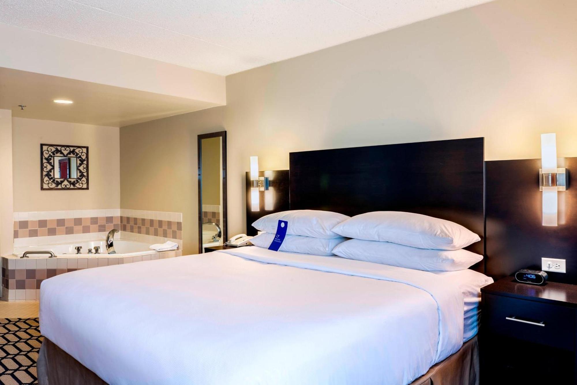 Delta Hotels By Marriott Фарго Экстерьер фото