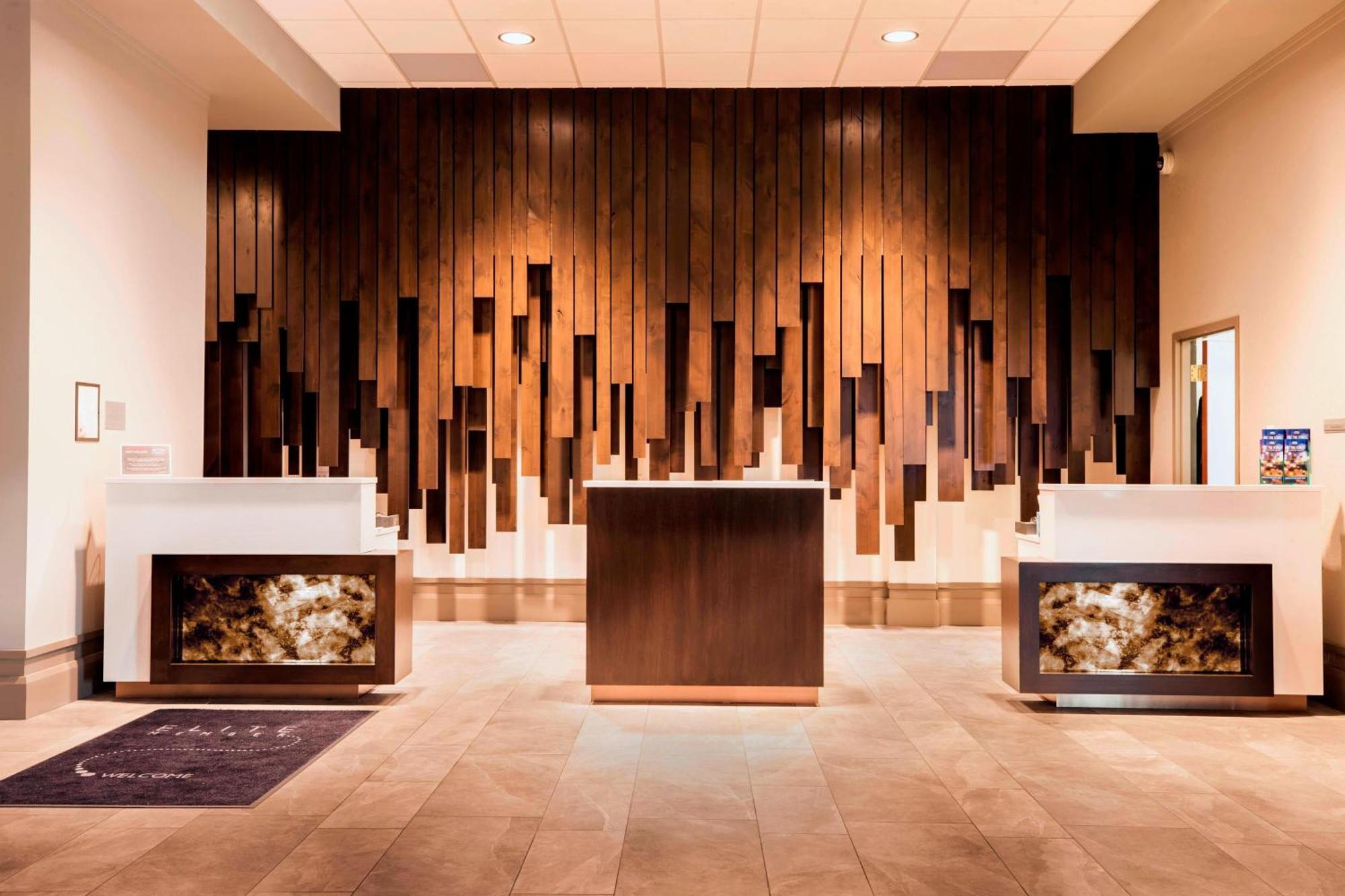 Delta Hotels By Marriott Фарго Экстерьер фото